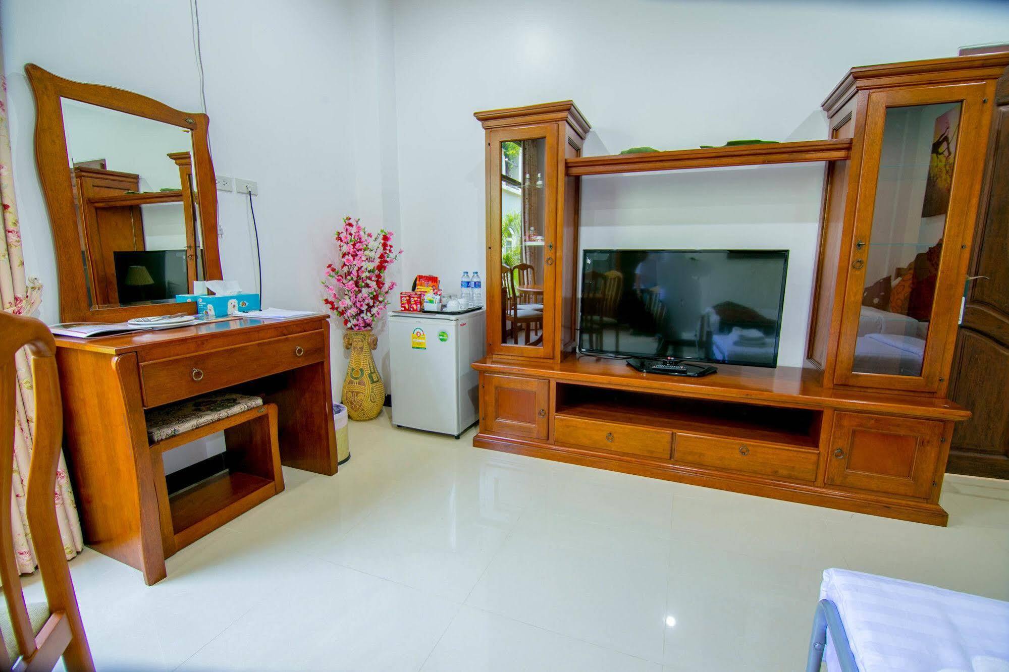 Palm Oasis Apartment Nai Harn Bagian luar foto